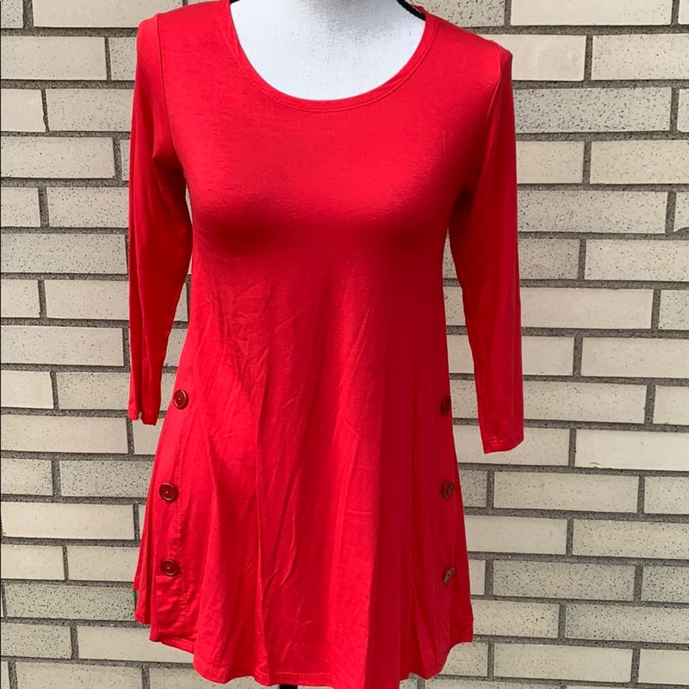 RED MATERNITY DETAILED TUNIC TOP - Picture 3 of 9